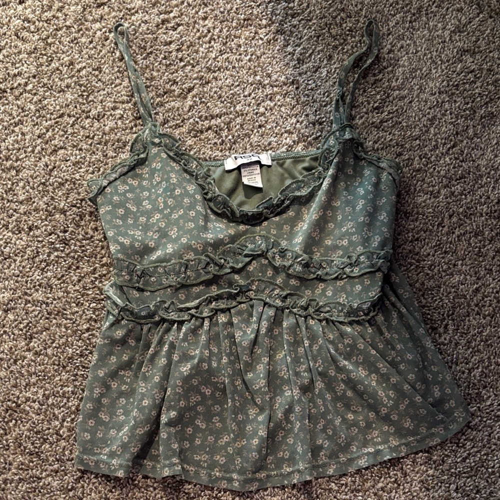 Women’s large tight then flowy tanktop